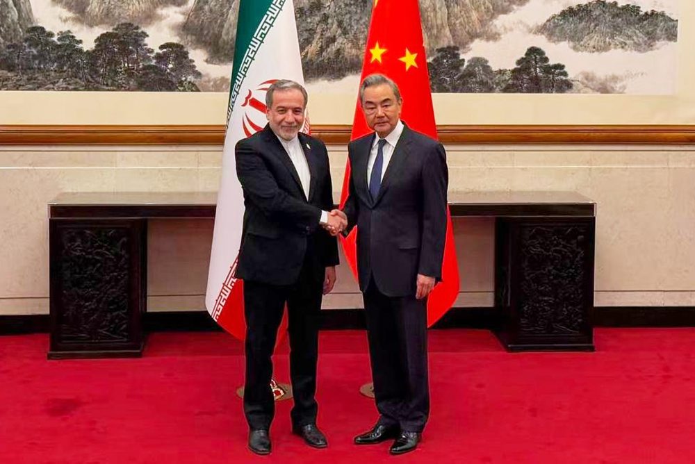 Šéf iránskej diplomacie Abbás Arákčí sa v Číne stretol so svojím rezortným partnerom Wangom I  
