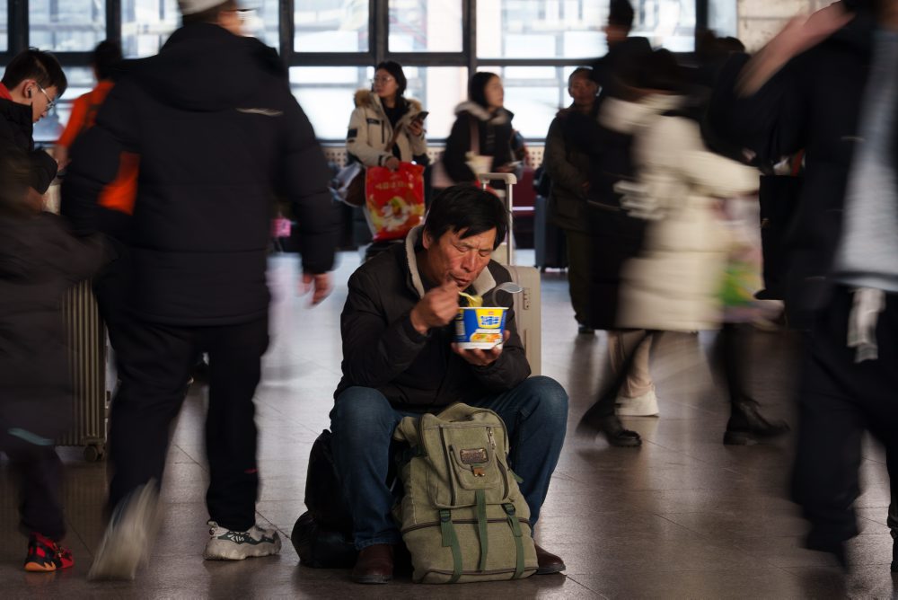 Číňania sa vracajú domov pred blížiacimi sa oslavami čínskeho lunárneho Nového roka