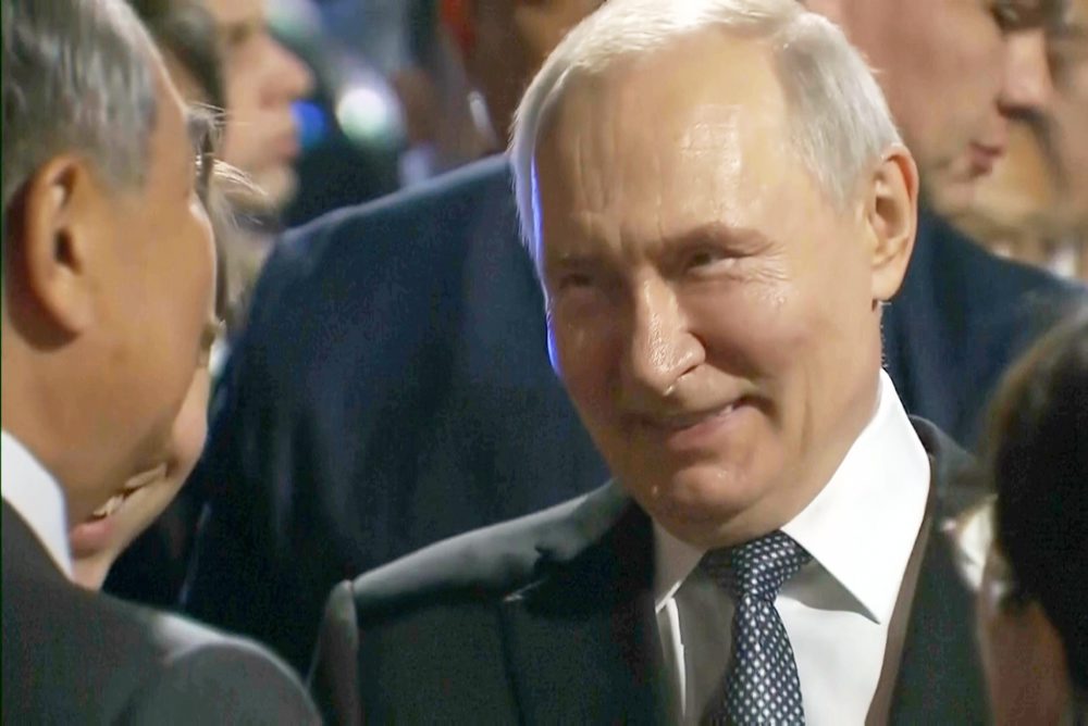 Putin pricestoval na oficiálnu návštevu Číny