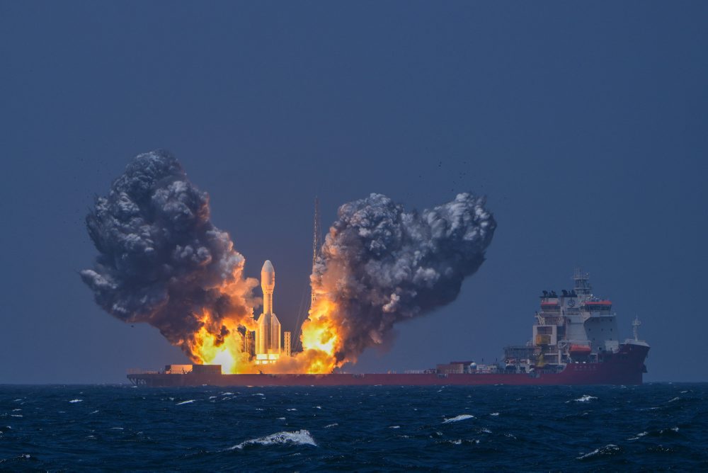 Čínska raketa vyniesie na obežnú dráhu deväť satelitov