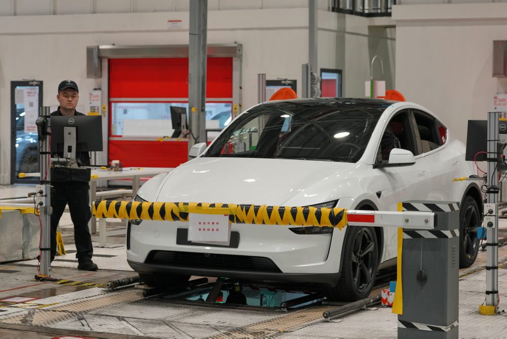 Prehliadka závodu Tesla pre médiá v Šanghaji