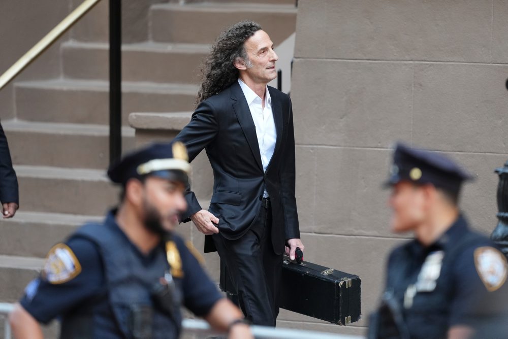 Pohreb amerického hudobného producenta Clivea Davisa 