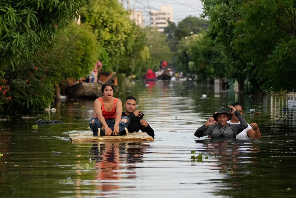 Prudké dažde v Kolumbii zaplavili ulice