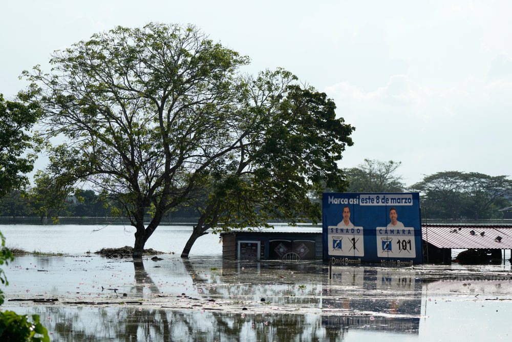 Prudké dažde v Kolumbii zaplavili ulice
