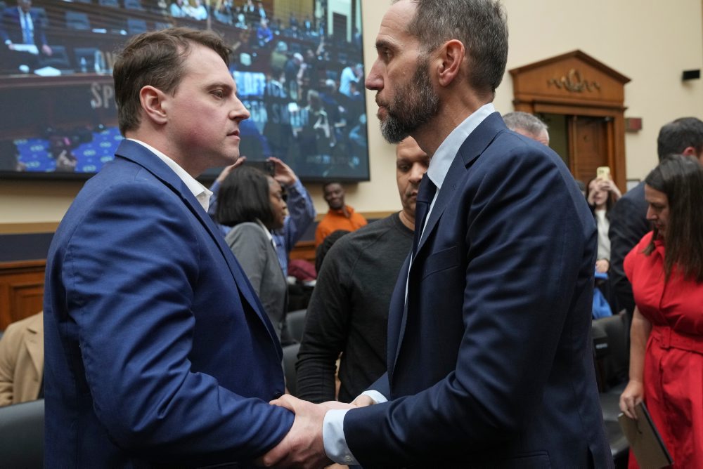 Bývalý špeciálny prokurátor Jack Smith, stojaci za dvoma medzičasom zastavenými trestnými stíhaniami amerického prezidenta Donalda Trumpa vypovedal vo výbore Snemovne reprezentantov pre súdnictvo