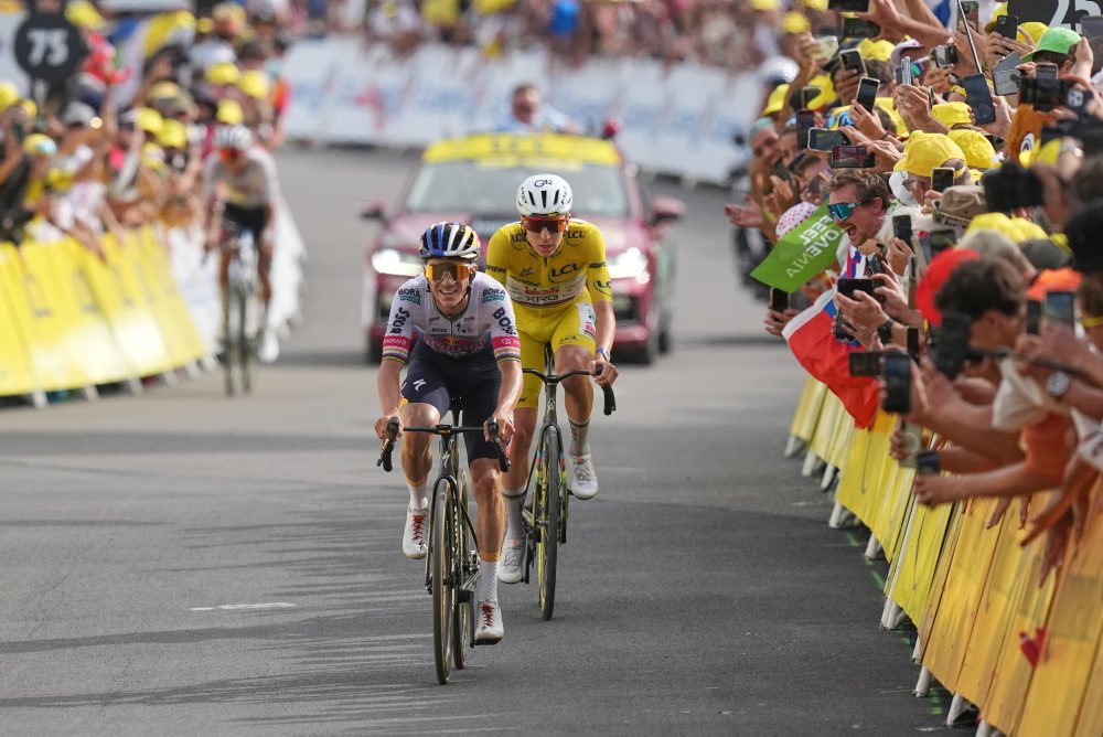 Belgičan Remco Evenepoel vyhral 15. etapu cyklistických pretekov Tour de France, Vingegaard odstúpil