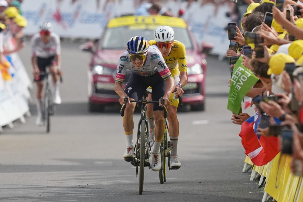 Belgičan Remco Evenepoel vyhral 15. etapu cyklistických pretekov Tour de France, Vingegaard odstúpil