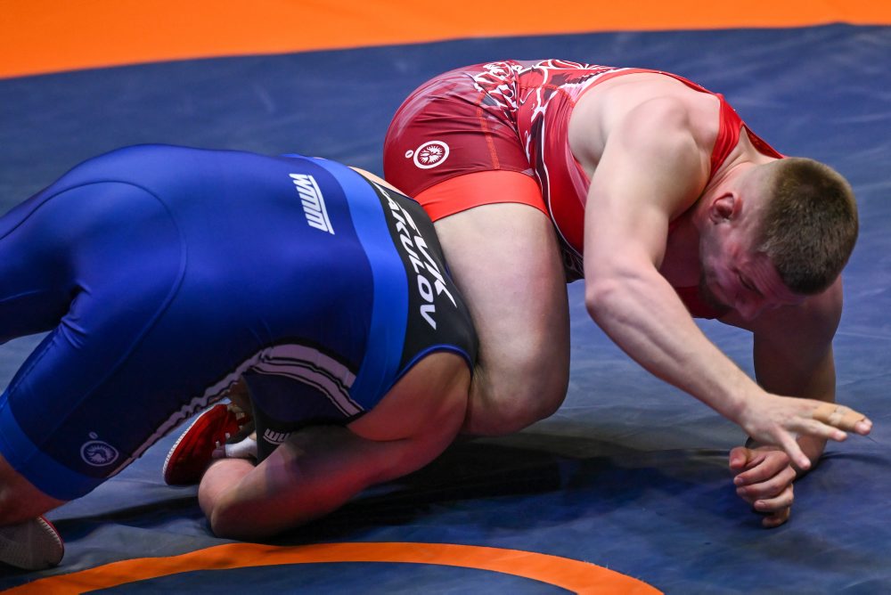 Kvalifikačný súboj vo voľnom štýle v kategórii do 97 kg na ME v zápasení v Albánsku