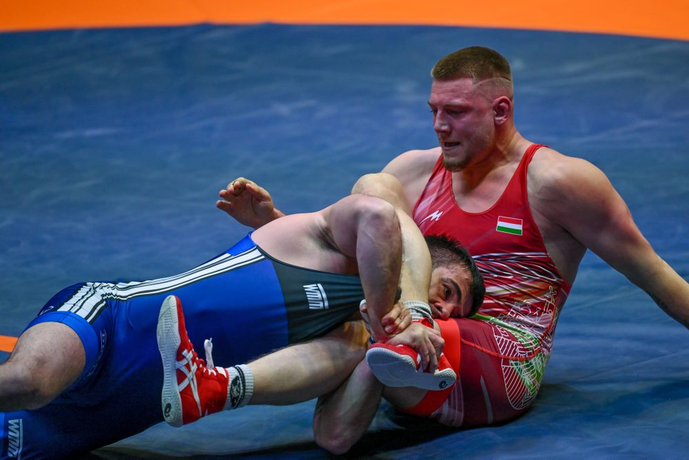 Kvalifikačný súboj vo voľnom štýle v kategórii do 97 kg na ME v zápasení v Albánsku