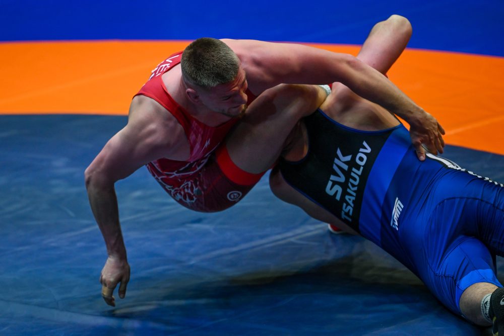 Kvalifikačný súboj vo voľnom štýle v kategórii do 97 kg na ME v zápasení v Albánsku