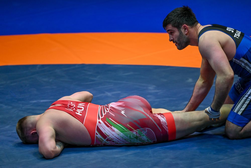 Kvalifikačný súboj vo voľnom štýle v kategórii do 97 kg na ME v zápasení v Albánsku