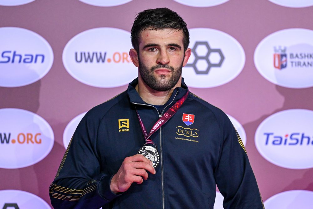 Slovenský zápasník Batyrbek Cakulov získal striebro, vo finále nestačil na Sadulajeva