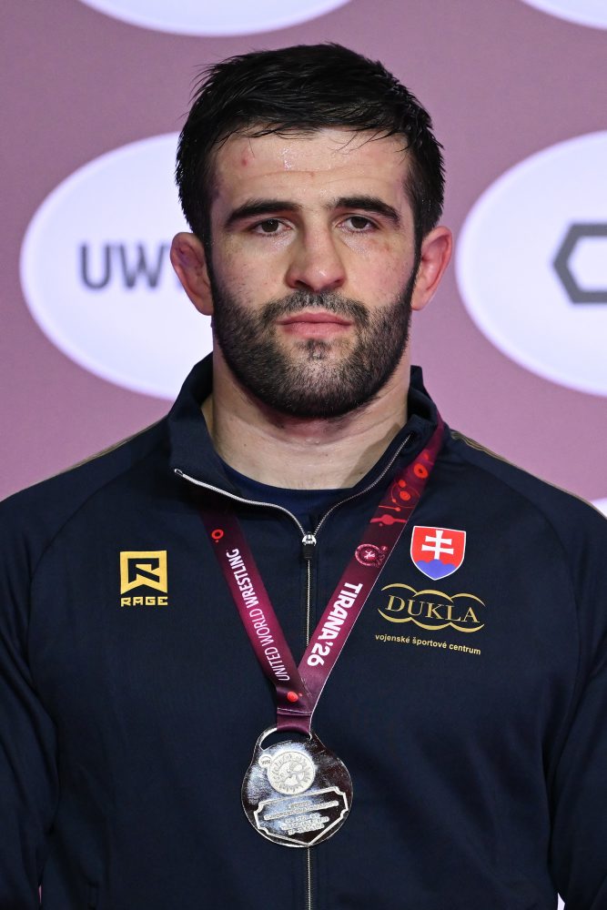 Slovenský zápasník Batyrbek Cakulov získal striebro, vo finále nestačil na Sadulajeva