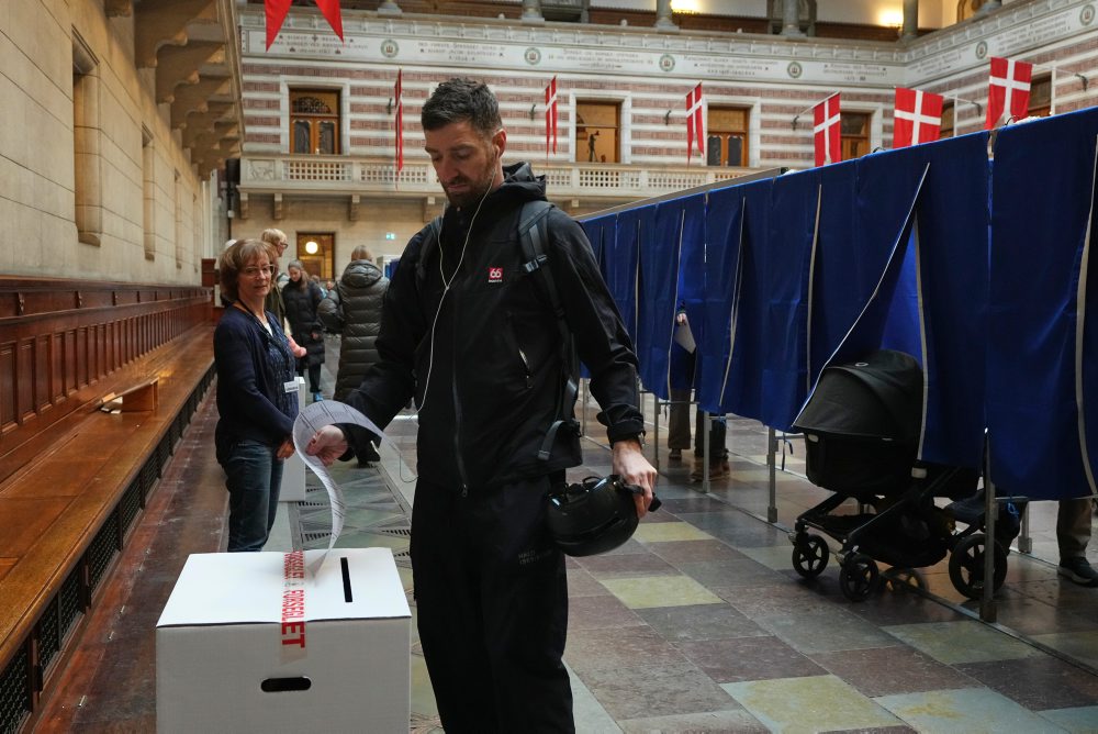 V Dánsku sa konajú parlamentné voľby