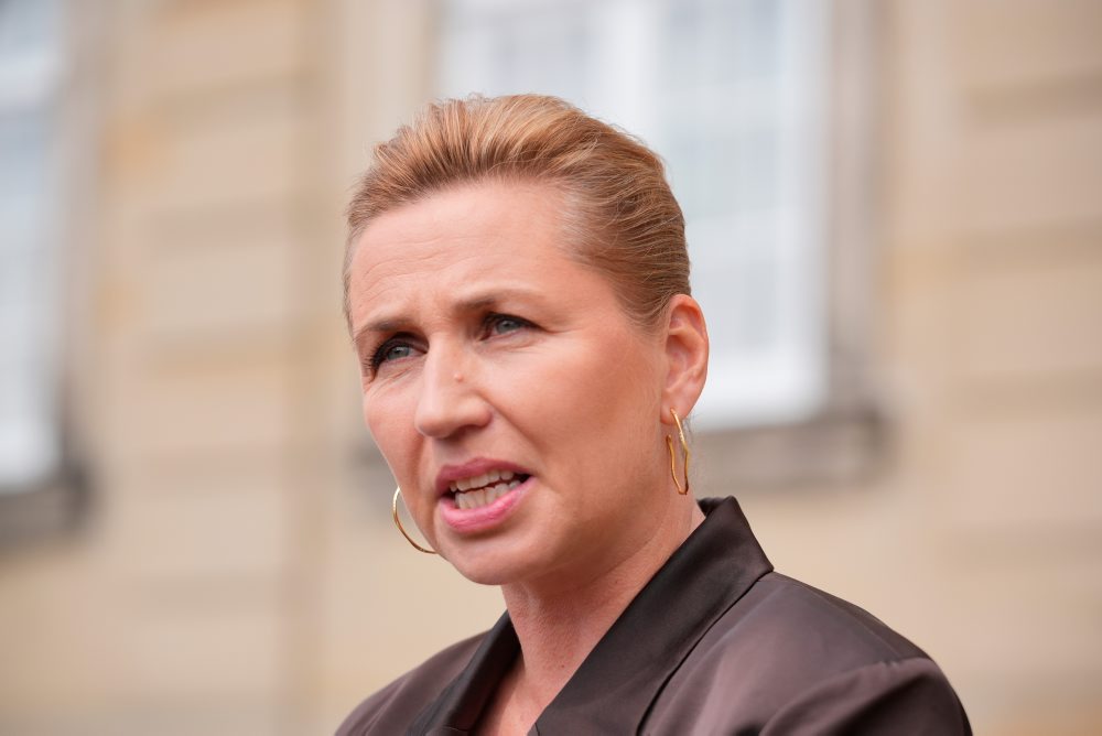 Zostaviť novú dánsku vládu sa má opäť pokúsiť premiérka Mette Frederiksenová