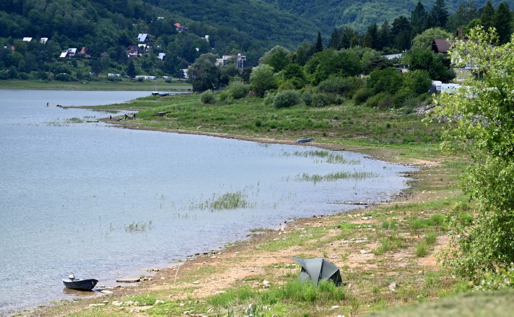 Nízky stav hladiny vodnej nádrže Domaša pred letnou sezónou