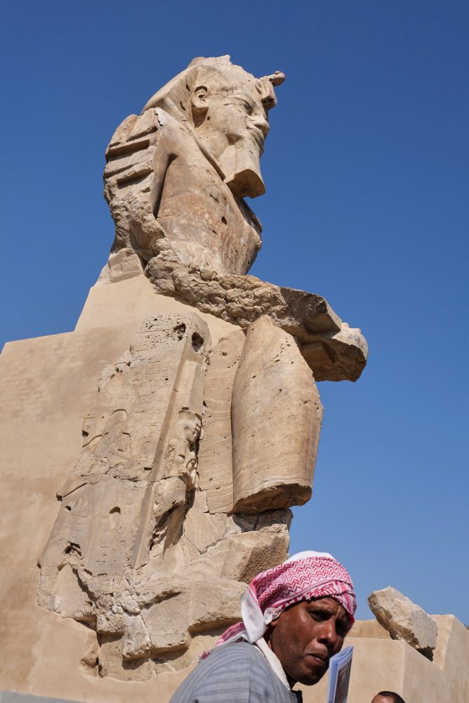 V Luxore odhalili zrekonštruované kolosálne sochy faraóna