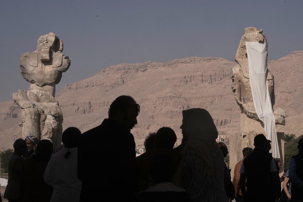 V Luxore odhalili zrekonštruované kolosálne sochy faraóna