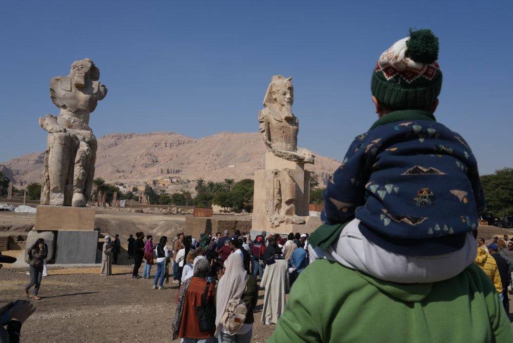 V Luxore odhalili zrekonštruované kolosálne sochy faraóna