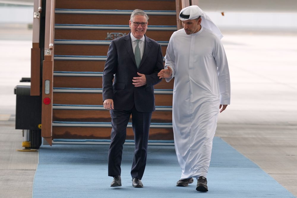 Britský premiér Keir Starmer pricestoval na návštevu Spojených arabských emirátov