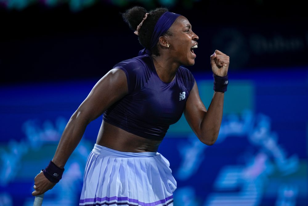 Coco Gauffová (USA-3) - Alexandra Ealová