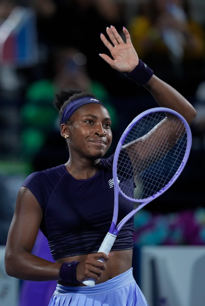 Coco Gauffová (USA-3) - Alexandra Ealová