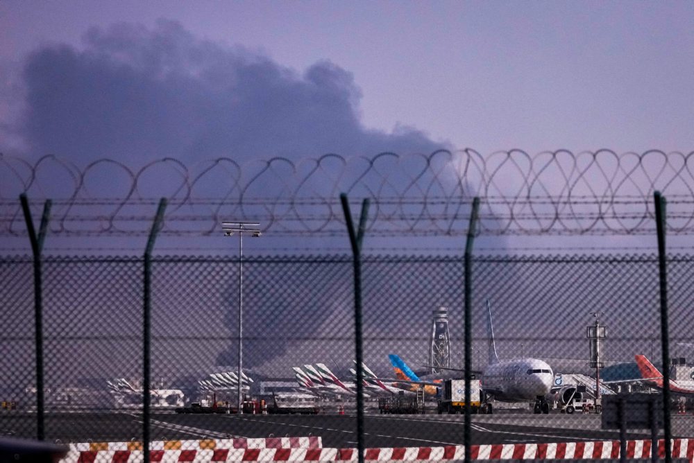 Letisko v Dubaji postupne obnovuje lety po dronovom útoku