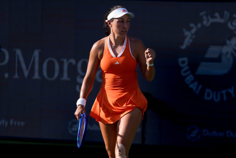 Štvrťfinále dvojhry žien Jessica Pegulová - Clara Tausonová v Dubaji 