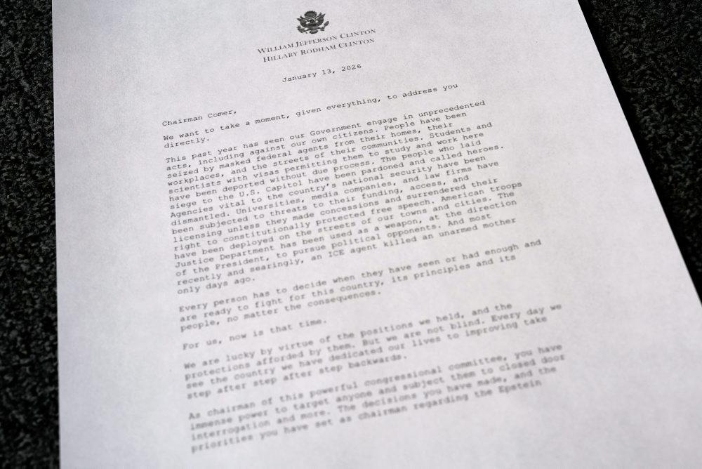 Clintonovci odmietli vypovedať pred Kongresom v kauze Epstein