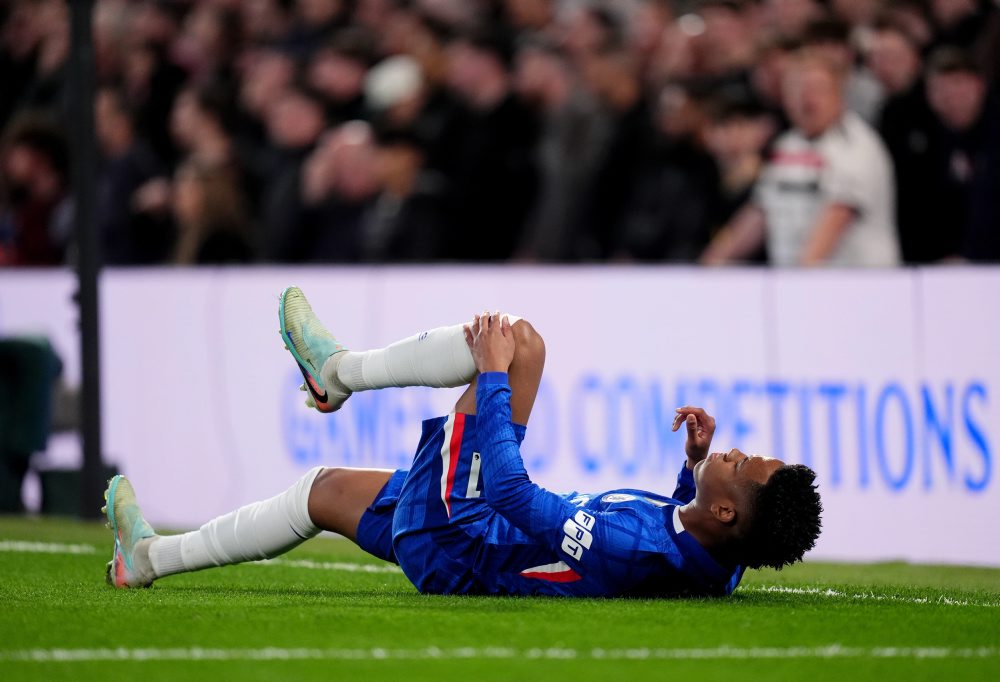 Zranený Estevao už Chelsea nepomôže, ohrozený je i jeho štart na MS