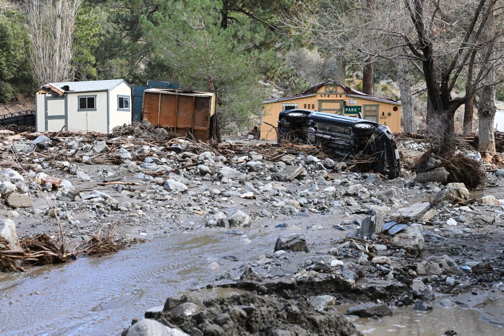 USA: Kalifornia stále bojuje s búrkami a silným dažďom