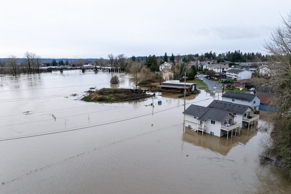 USA: Pre povodne v štáte Washington evakuovali desiatky tisíc ľudí
