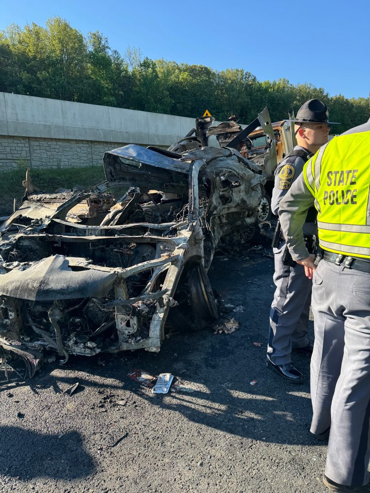 Autobus vo Virgínii narazil do vozidiel na diaľnici, piati ľudia zahynuli