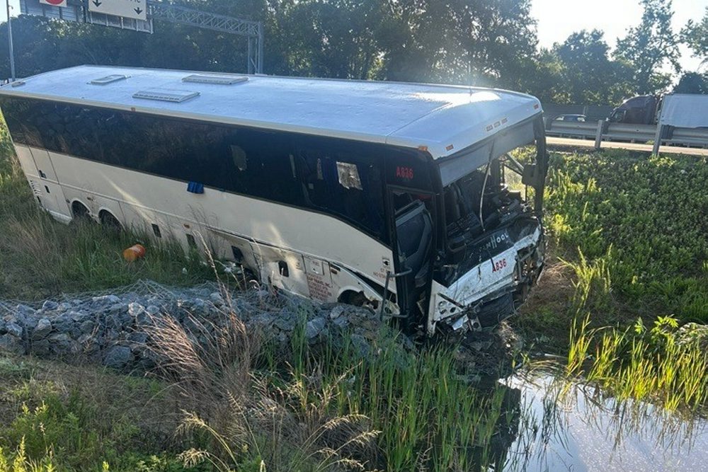 USA: Autobus vo Virgínii narazil do vozidiel na diaľnici, piati ľudia zahynuli