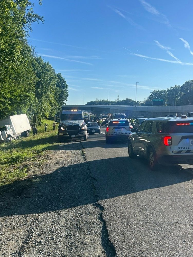 Autobus vo Virgínii narazil do vozidiel na diaľnici, piati ľudia zahynuli
