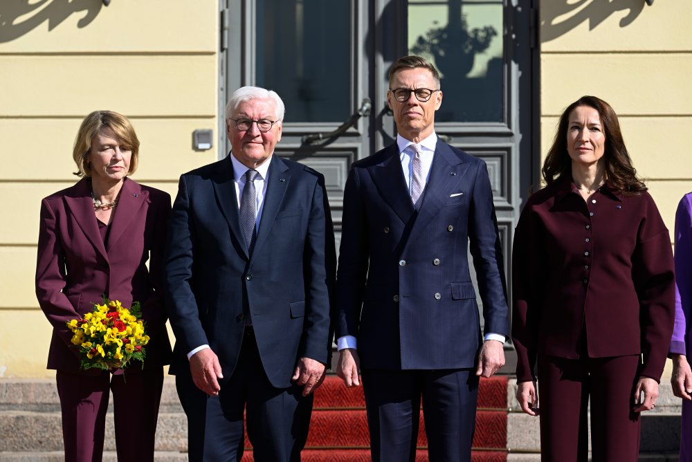 Nemecký prezident Frank-Walter Steinmeier pricestoval na návštevu Fínska
