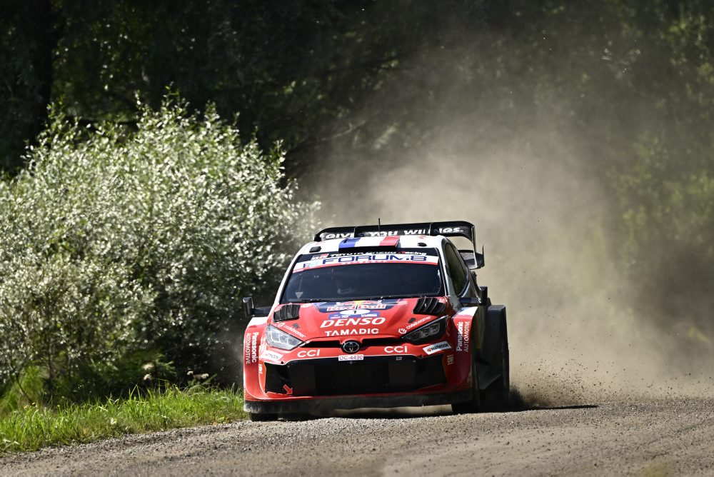 Ogier skončil po nehode na Rely Fínska v nemocnici