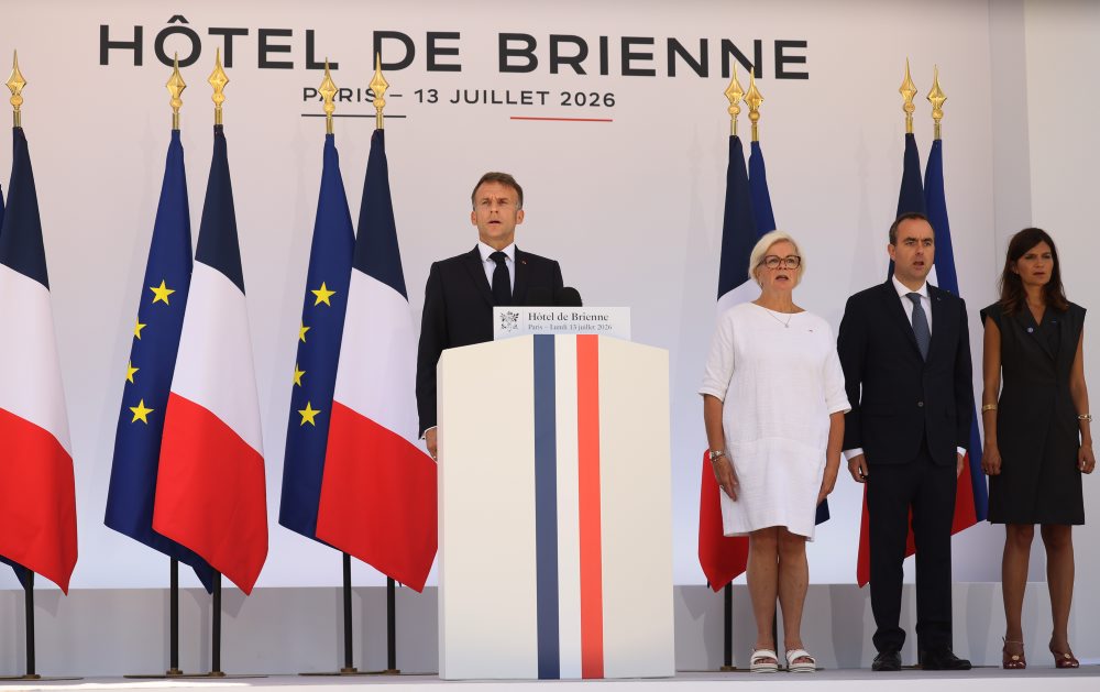 Francúzsky prezident Emmanuel Macron sa prihovoril vojakom pred zajtrajšou vojenskou prehliadkou v rámci osláv Dňa dobytia Bastily 
