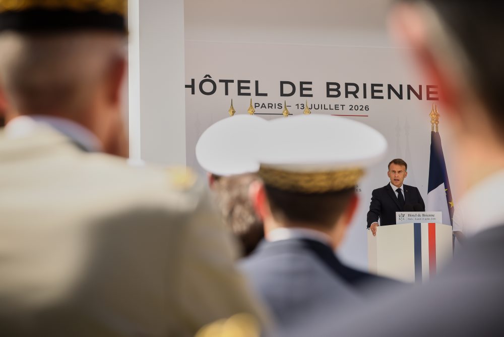 Francúzsky prezident Emmanuel Macron sa prihovoril vojakom pred zajtrajšou vojenskou prehliadkou v rámci osláv Dňa dobytia Bastily 