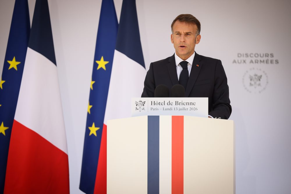 Francúzsky prezident Emmanuel Macron sa prihovoril vojakom pred zajtrajšou vojenskou prehliadkou v rámci osláv Dňa dobytia Bastily 
