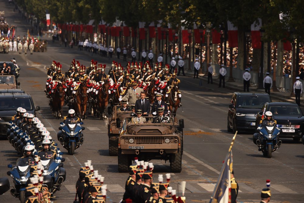 Oslavy francúzskeho štátneho sviatku, Dňa dobytia Bastily v Paríži 