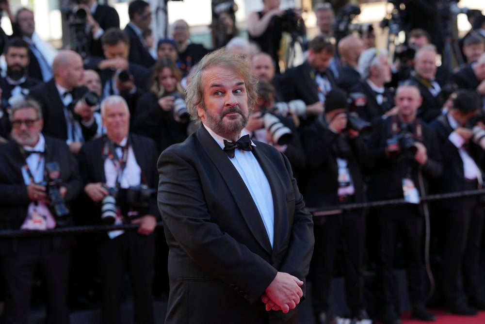 Začiatok 79. ročníka medzinárodného filmového festivalu v Cannes, novozélandský režisér Peter Jackson dostal cenu za celoživotné dielo