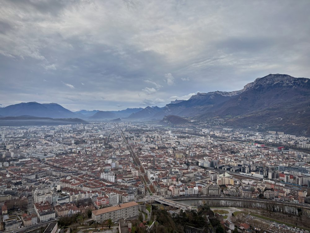 Francúzsko: Muža obvinili zo znásilnenia a sexuálneho obťažovania 89 maloletých