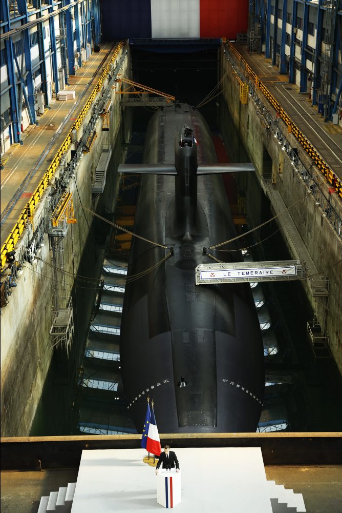 Francúzsko zvýši počet jadrových hlavíc, oznámil Macron