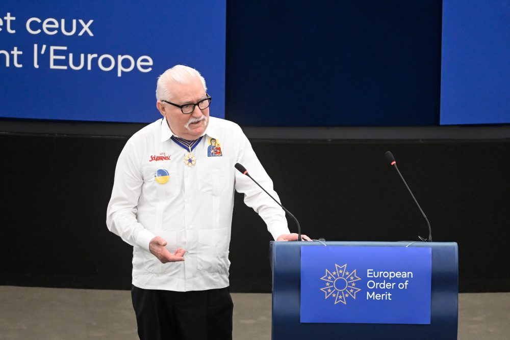 V Európskom parlamente ocenili prvých laureátov Európskeho radu za zásluhy