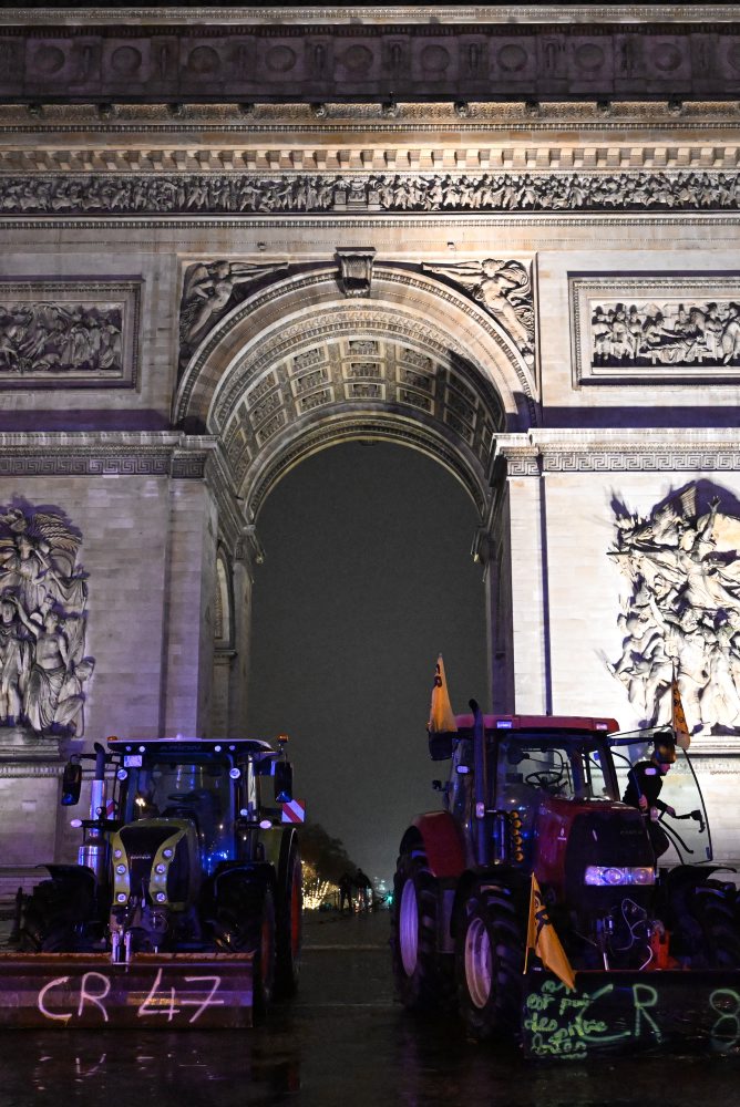 Protestujúci farmári budú s traktormi blokovať centrum Paríža