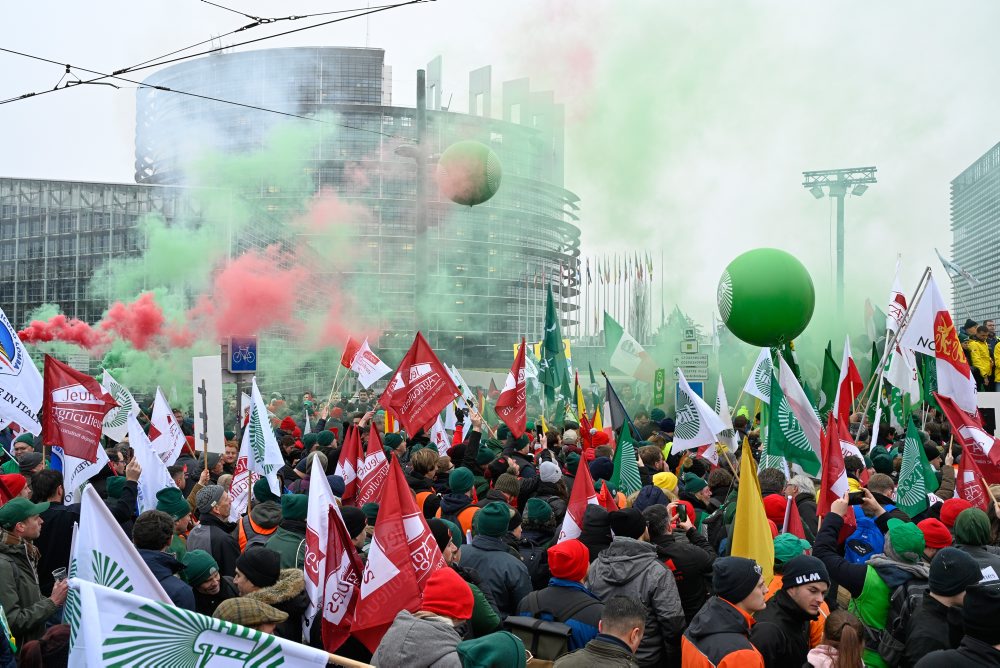 Protest farmárov proti obchodnej dohode medzi EÚ a zoskupením Mercusor 