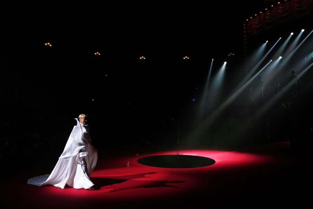 Slovenská modelka Adriana Sklenaříková na módnej prehliadke v Paríži