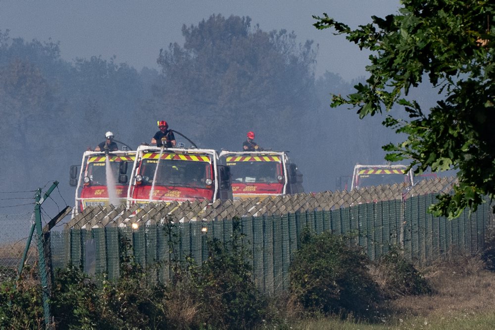 Pri likvidácii požiaru pri francúzskom meste Bordeaux zahynuli dvaja hasiči