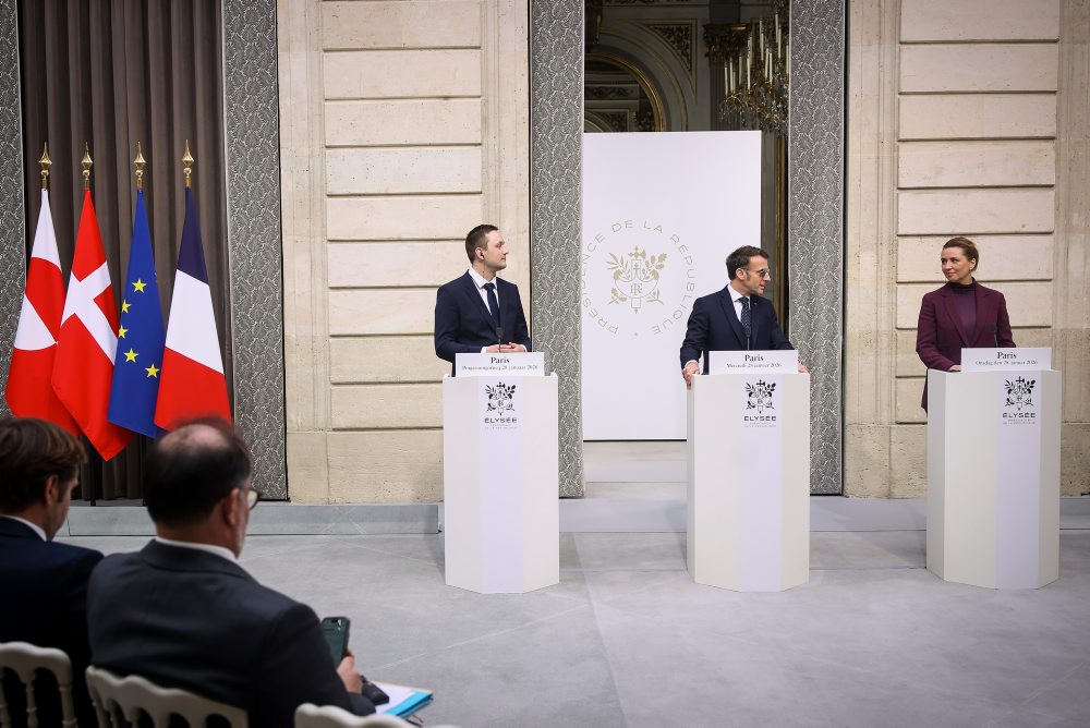 Dánska premiérka a grónsky premiér u Macrona  